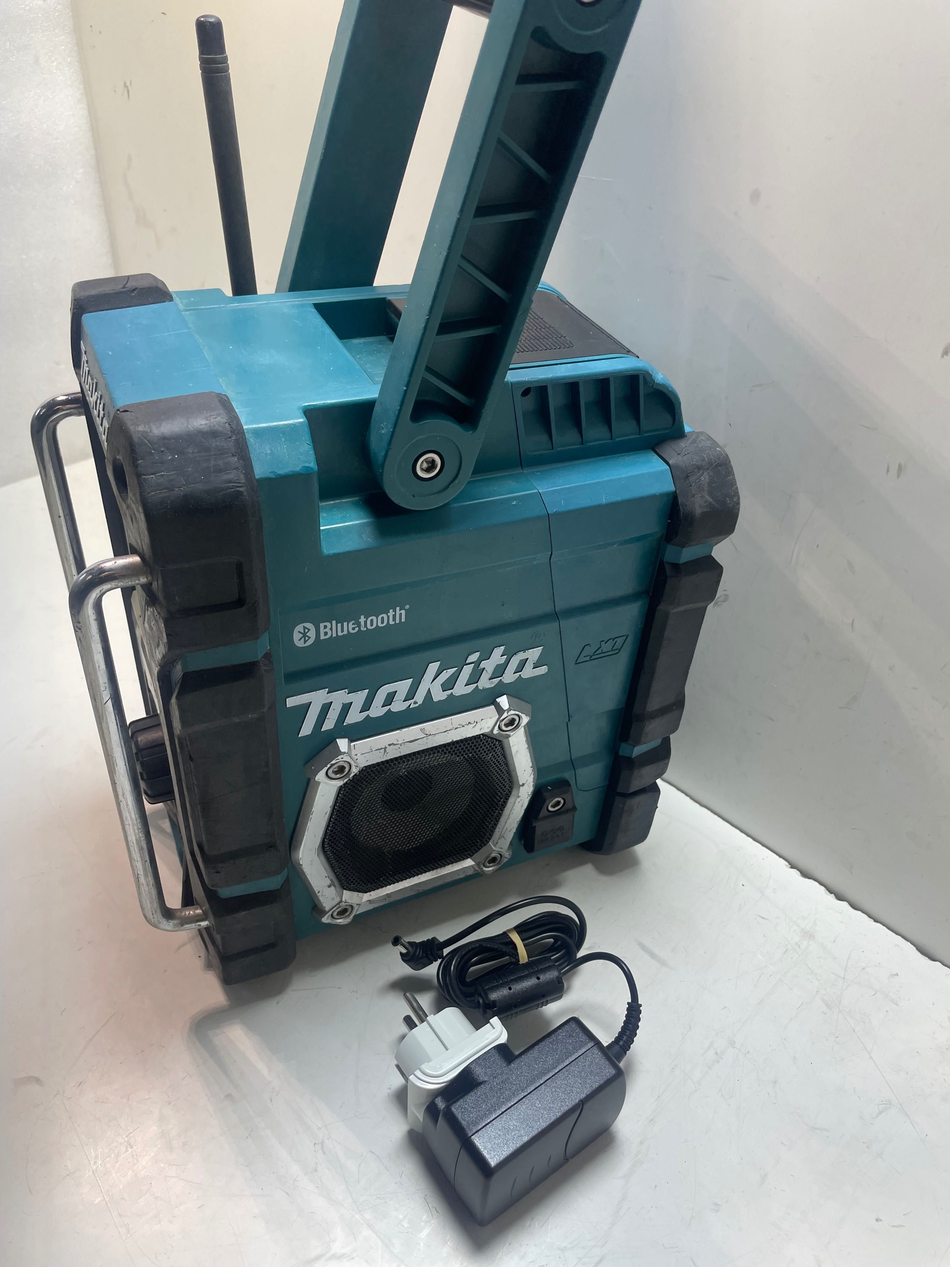 Makita DMR106/радіо Макіта 18в/220в