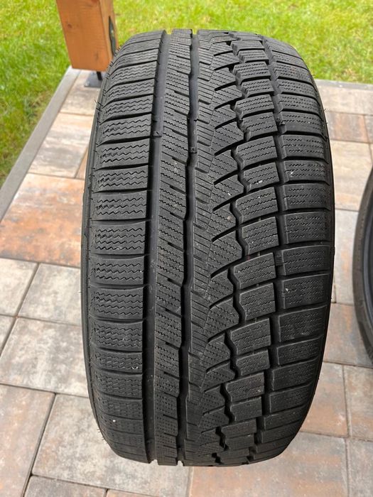 Opony zimowe 235 45 R17 super stan, Siemiany