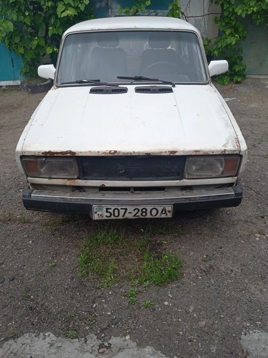 Продаю машину ваз 2105