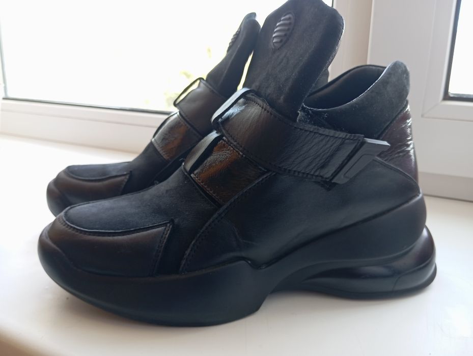 Осінні  шкіряні кросівки 37 розмір