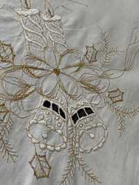 Obrus bualy haftowany richelieu motyw Świąt do prywatnych kolekcji