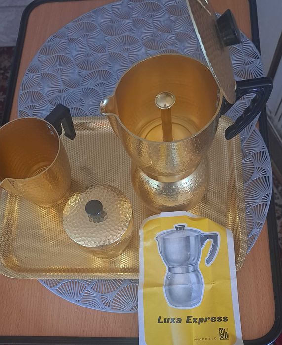 Excelente e poderoso conjunto de cafeteira " Luxa Express "