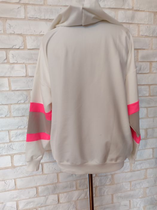 Nowa bluza kremowa z wyrazistym różem L-XL