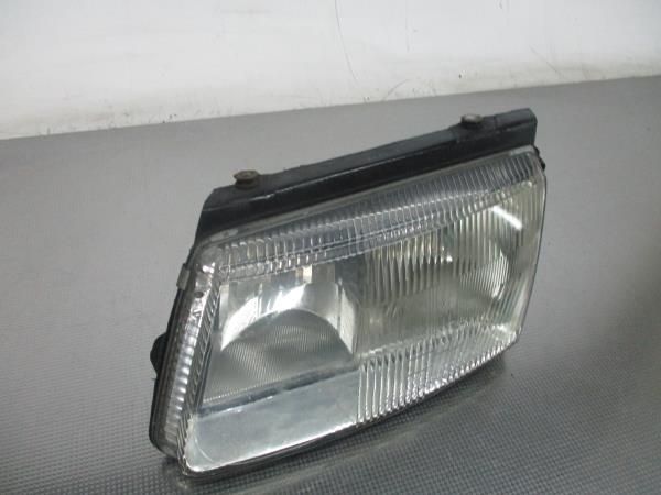 Ótica / farol esquerda VOLKSWAGEN Passat (3B2)