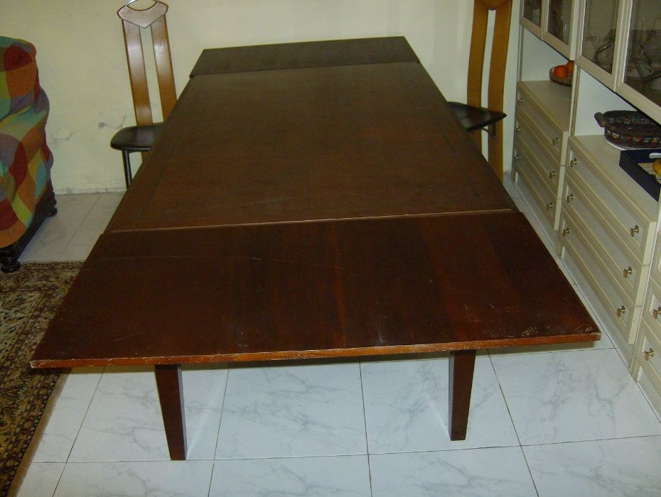 Mesa em madeira nobre, extensível - NOVO PREÇO 220€