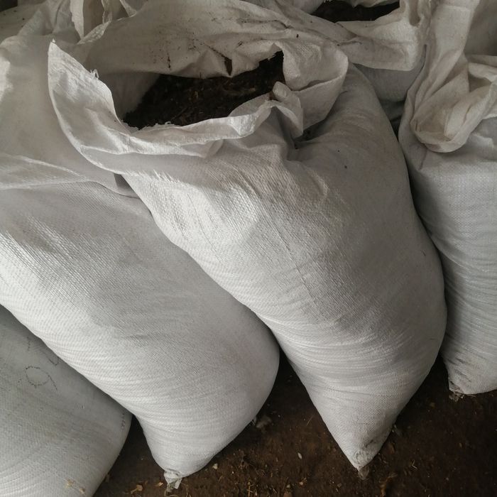 Перегній в мішках курячий