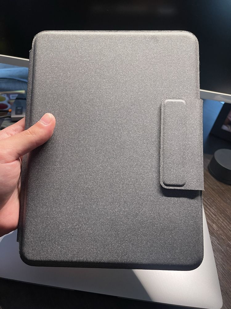 Продаю iPad Air 5 (M1) 64GB Wi-Fi + клавіатура Logitech Folio Touch