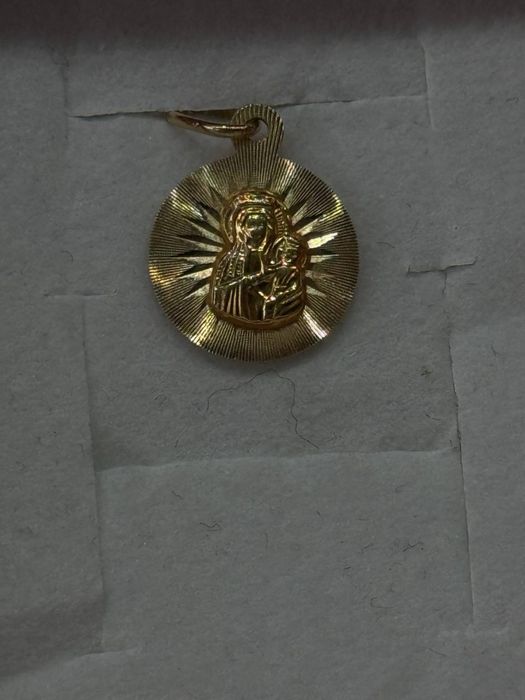 Złota zawieszka Matka Boska 585 – klasyczna, 1 cm, 0,76 g