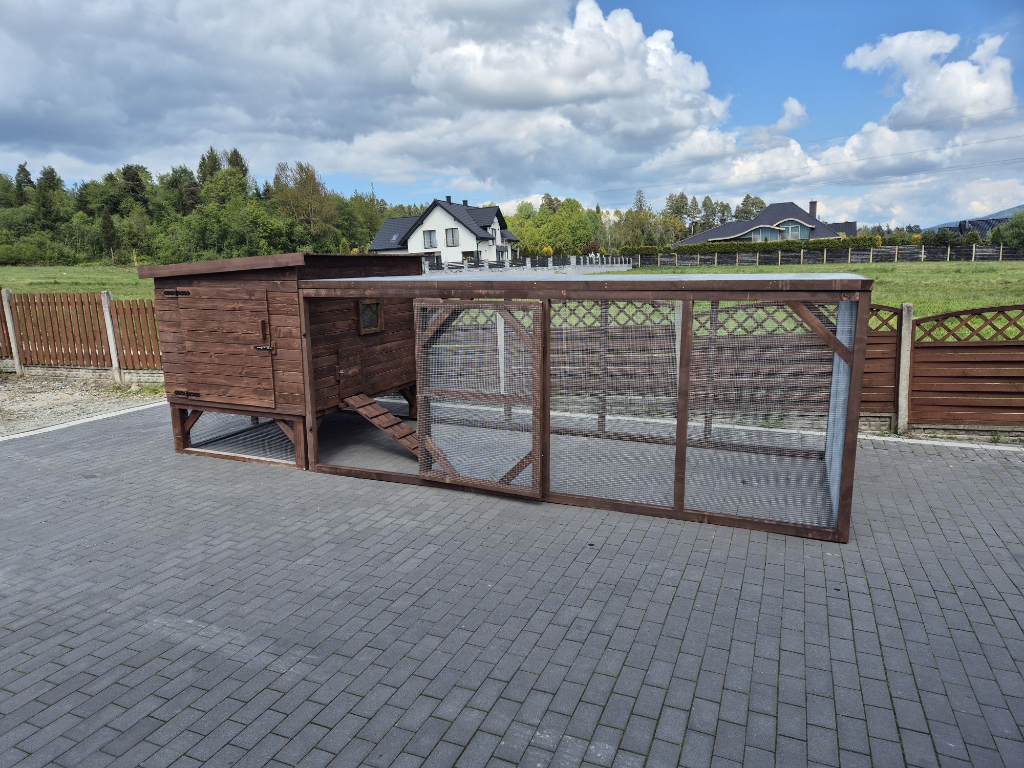 Kurnik dla kur z wolierą