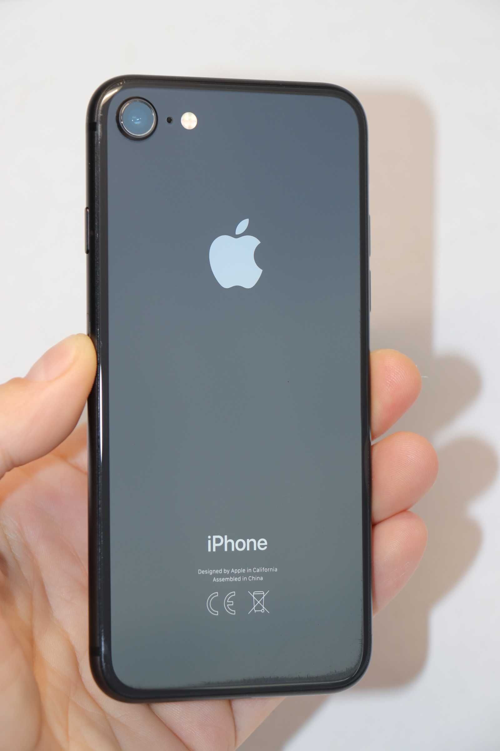 Apple iPhone 8 64GB Space Gray, отличное состояние!