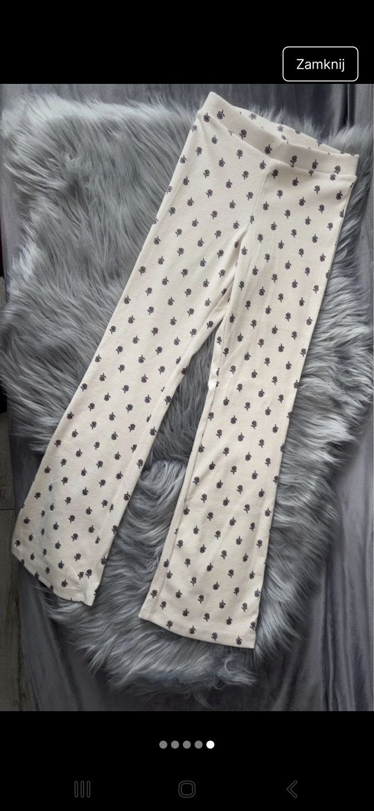 Spodnie  H&M – legginsy 134 – prążkowane, kwiatki, rozszerzane!