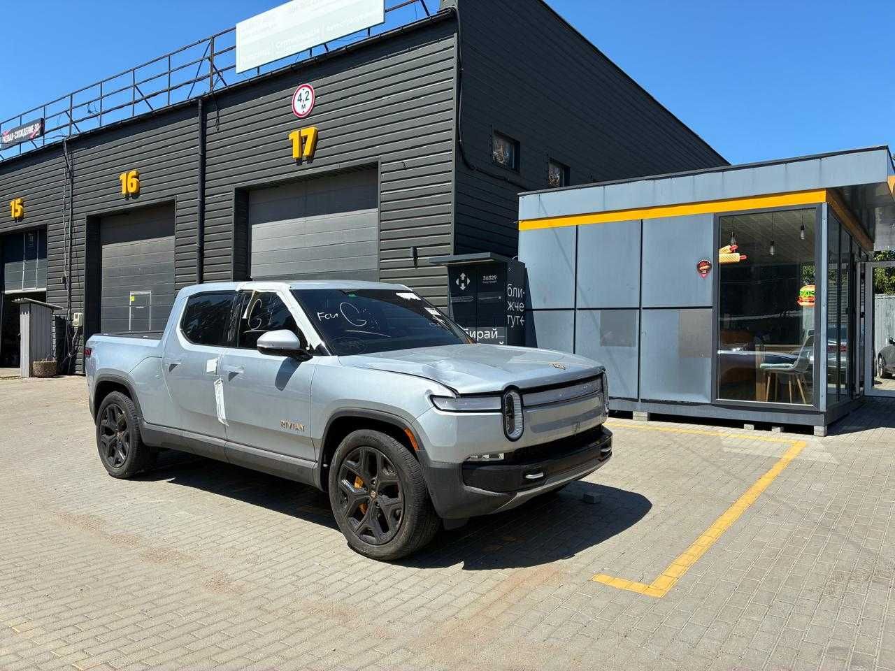 Ремонт Rivian. Програмування та встановлення додаткового обладнання