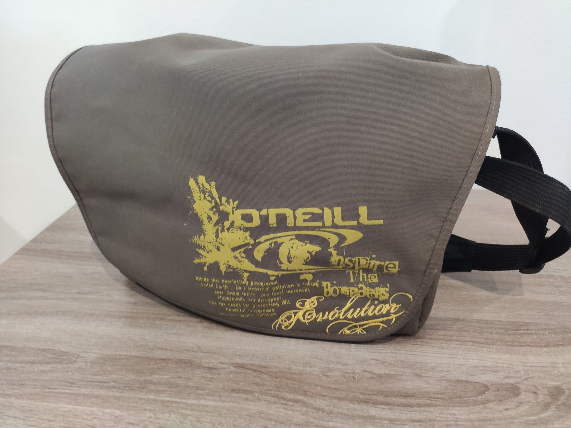 Mochila O'Neill tira-cole castanha/amarela