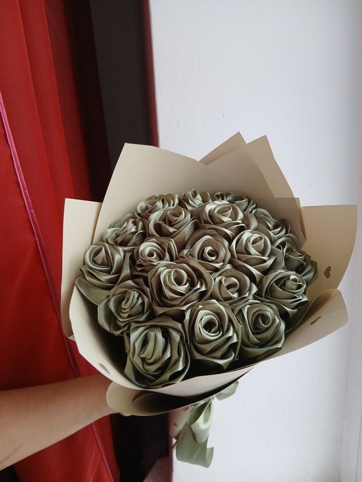 Букет роз з атласної лєнти