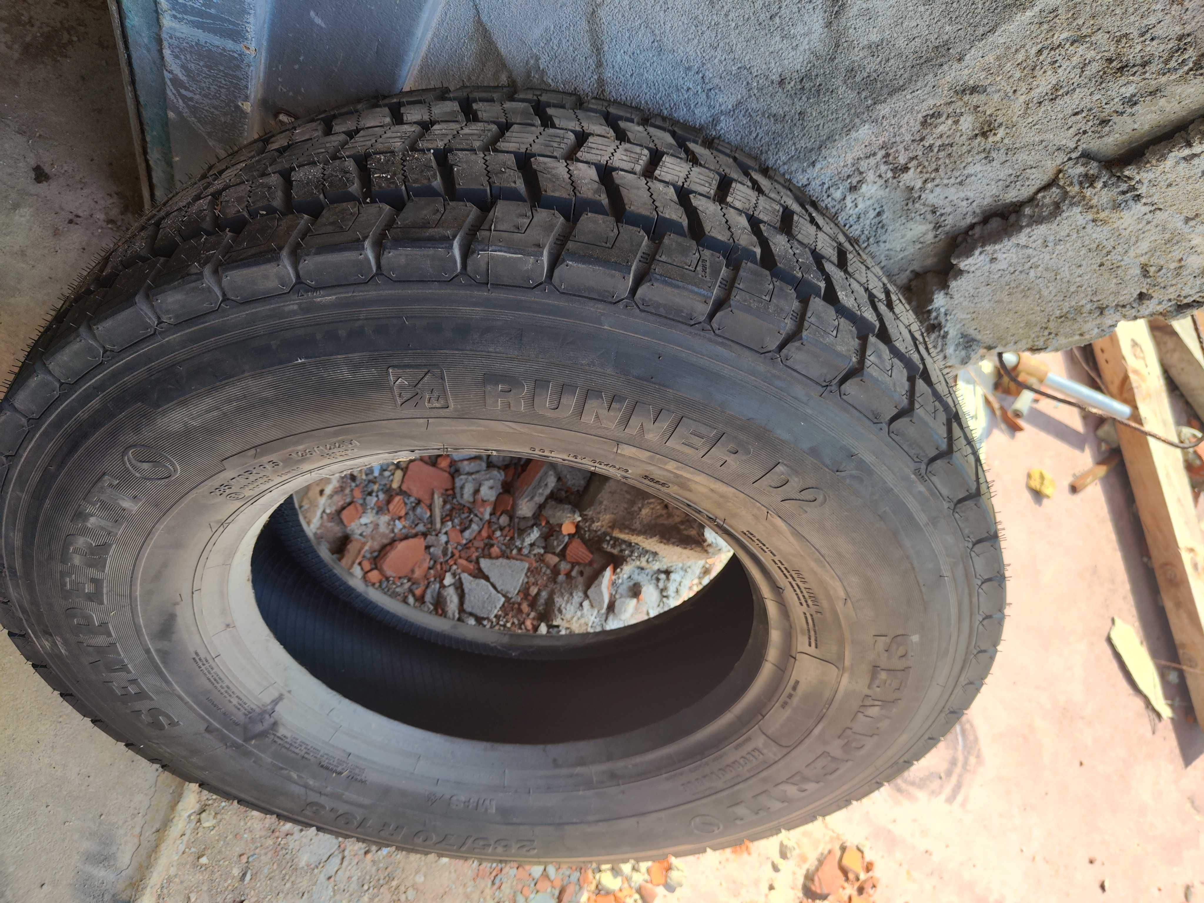 Pneu Semperit 285/70 R19.5