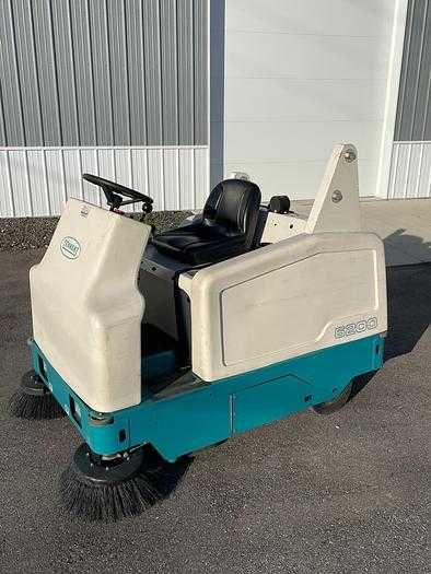 Wynajem maszyna czyszcząca (szorowarka, zamiatarka, myjka do posadzki)