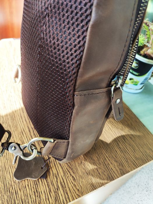 Сумка мужская Слинг. Натуральная Кожа с эффектом Pull-Up. Dark Brown.