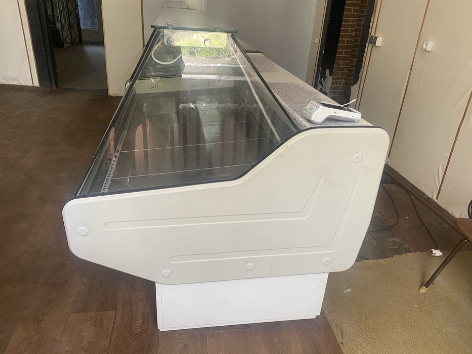 Продам холодильные витрины