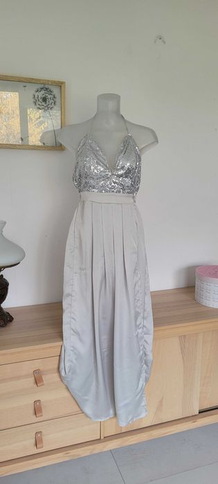 Szara jasna długa sukienka cekiny odkryte plecy Simplee, roz S