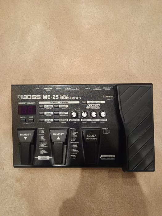 Pedaleira BOSS ME-25