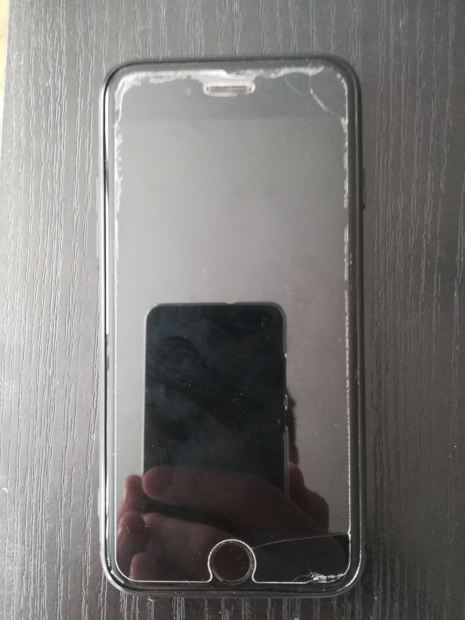 Używany IPhone 6s 32 GB, srebrny.