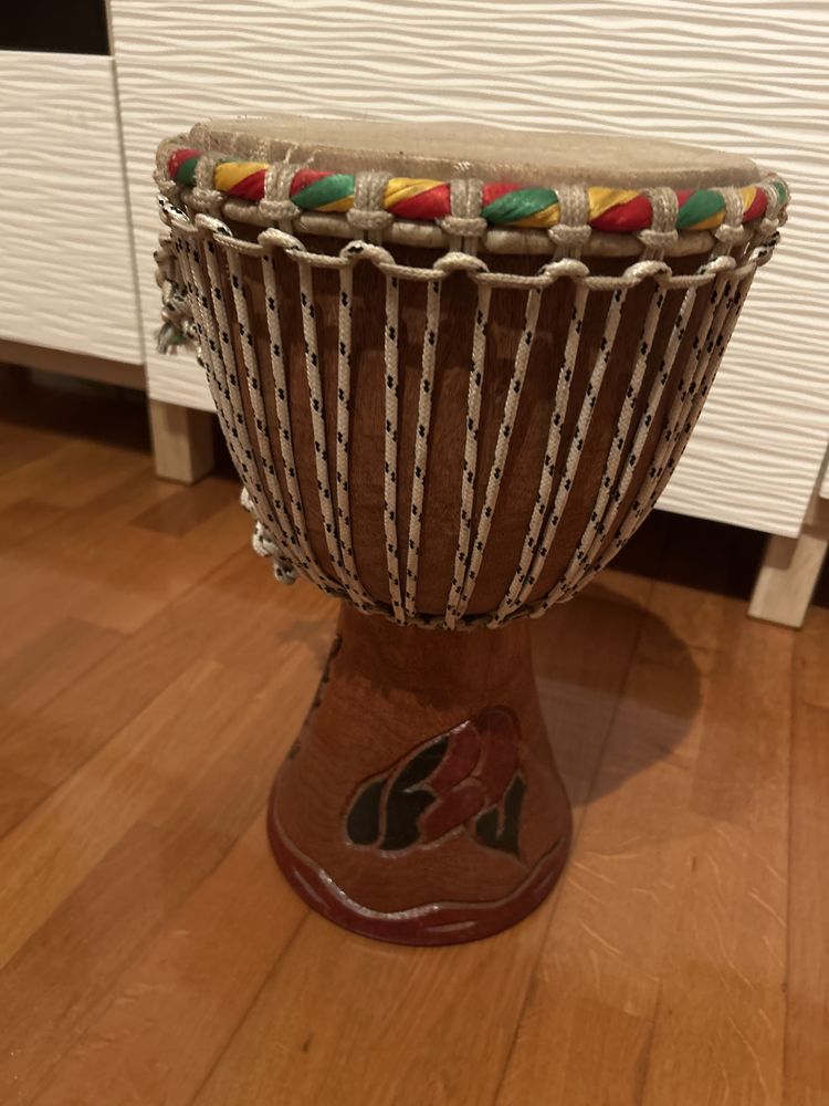 Djembe ou Bombo.