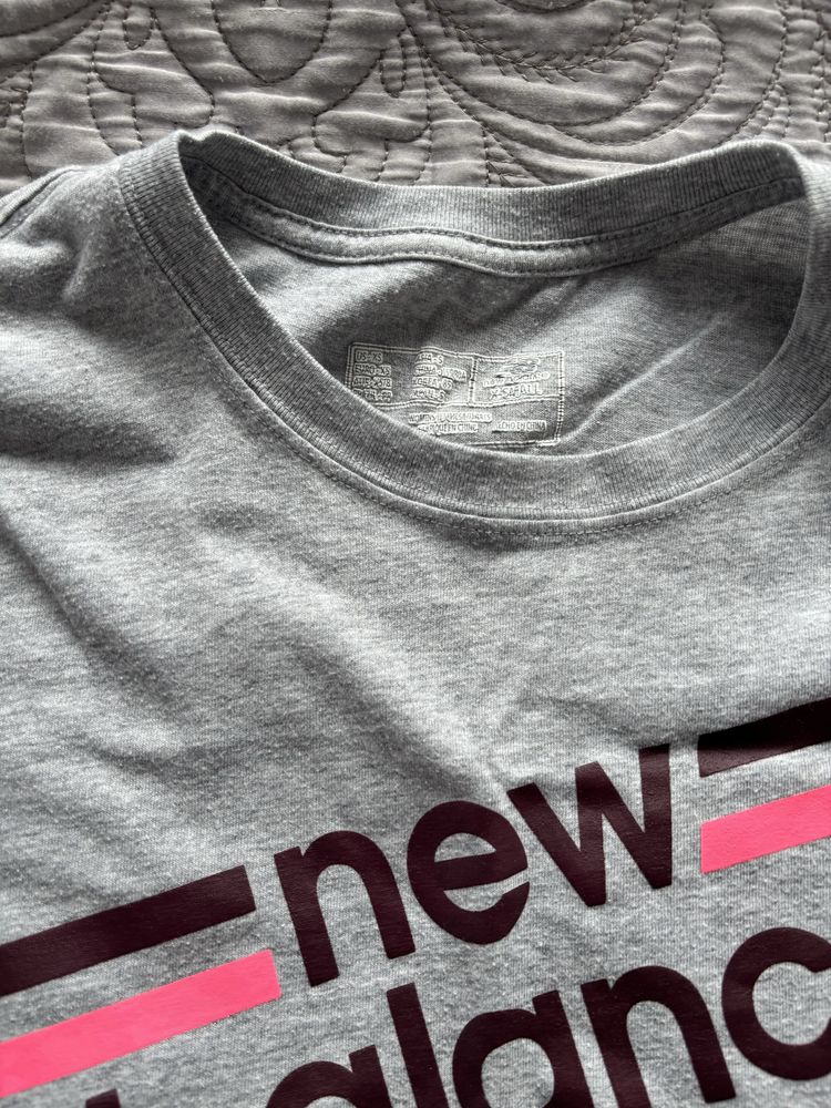 Szary t-shirt damski New Balance XS