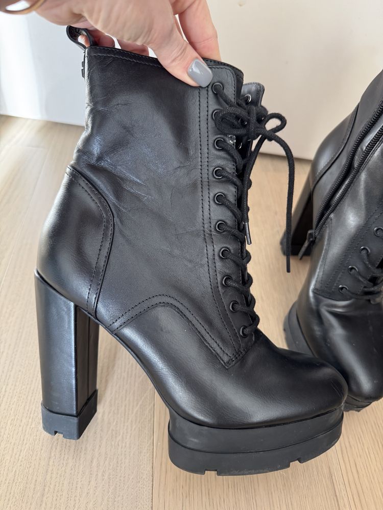 Продам ботинки на каблуке Guess, одеты 2 раза. Покупались в оф.магазин