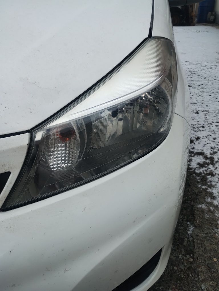 maska błotnik przedni pas yaris 3 lampy przednie deska rozdzielcza oś