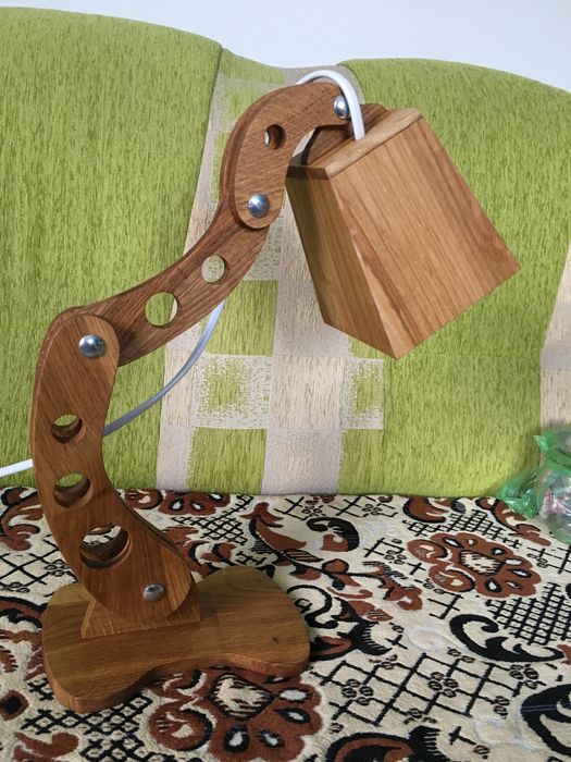 Лампа настільна.