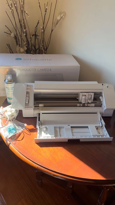 Silhouete Cameo 4