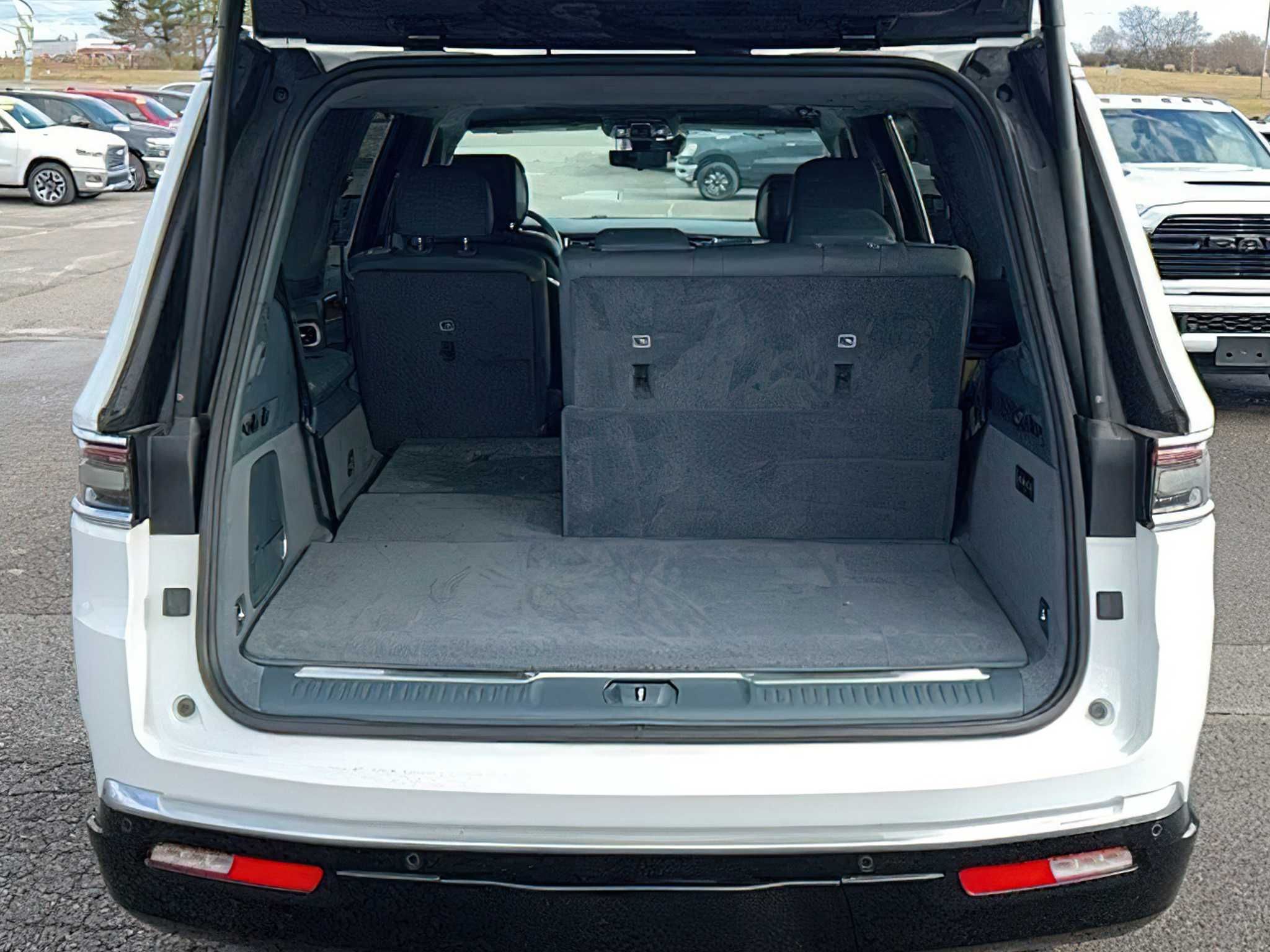 Jeep Wagoneer SERIES II  2023