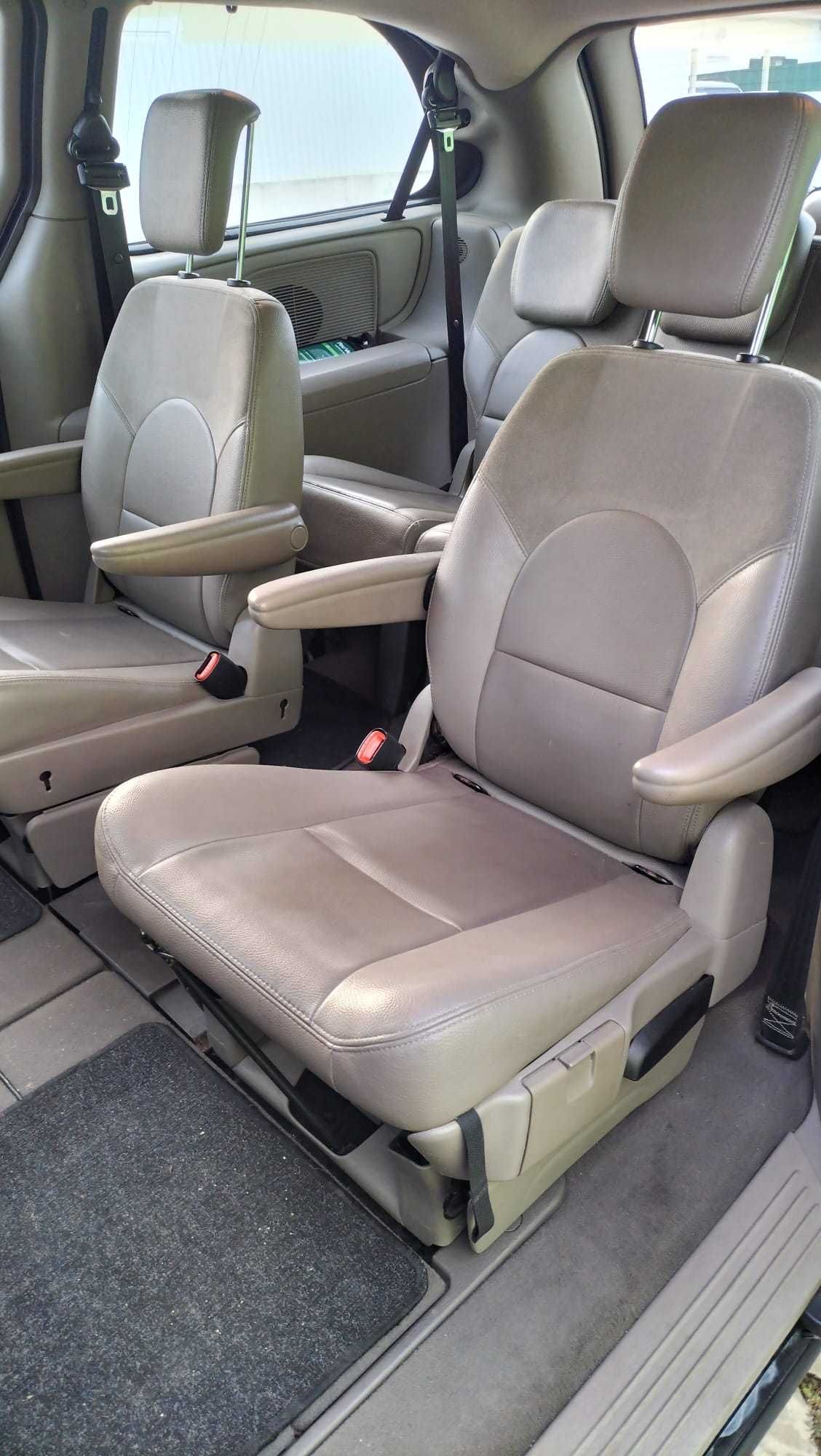 Chrysler Grand Voyager 2.8 CRD 150cv Caixa Automática 7 lugares