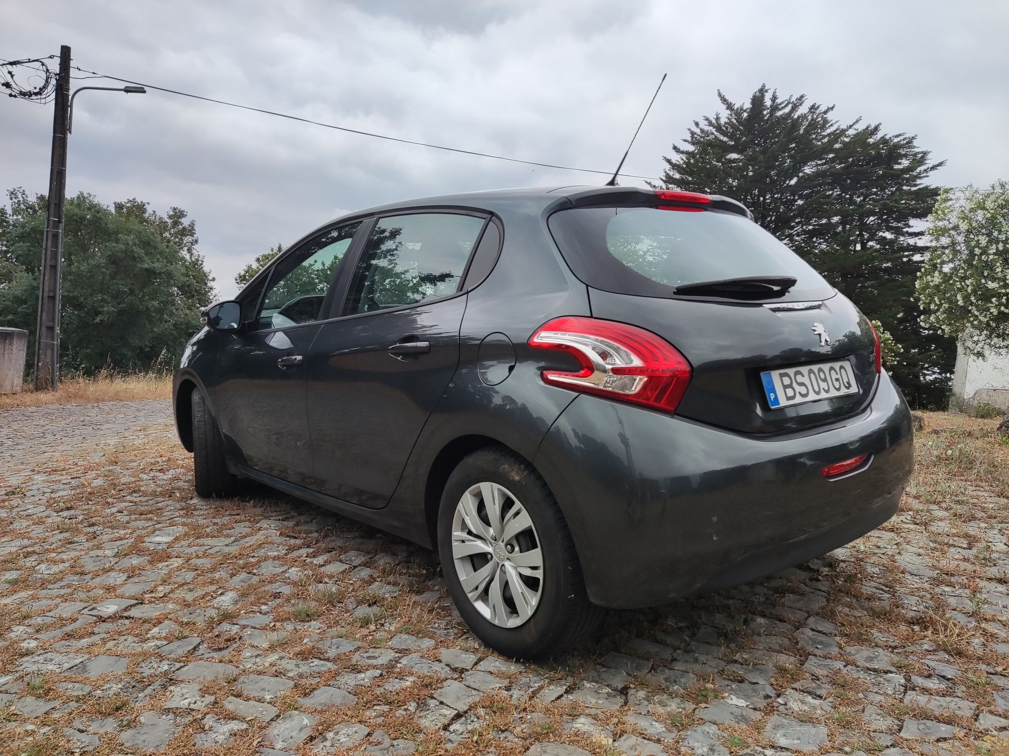 ## Peugeot 208 1.2 ##