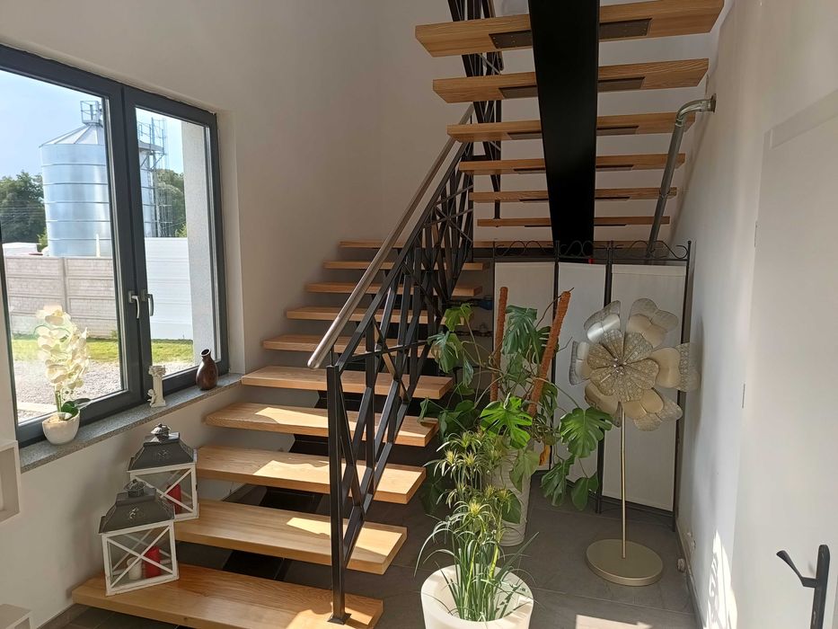 Schody wewnętrzne metalowo drewniane na wymiar