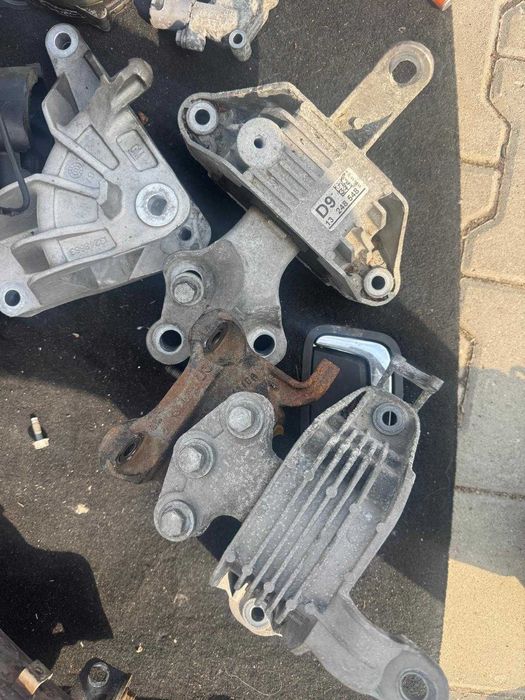 Łapa silnika - skrzyni Opel Astra J 1.6 benzyna SIDI automat