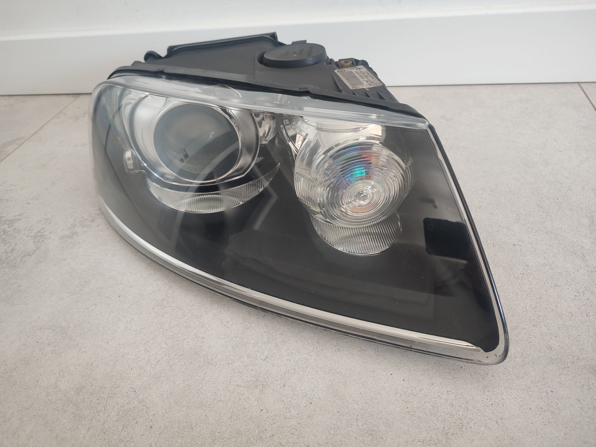 Lampa Reflektor Prawy Przód VW Touareg 7L6 Xenon 05r Oryginał