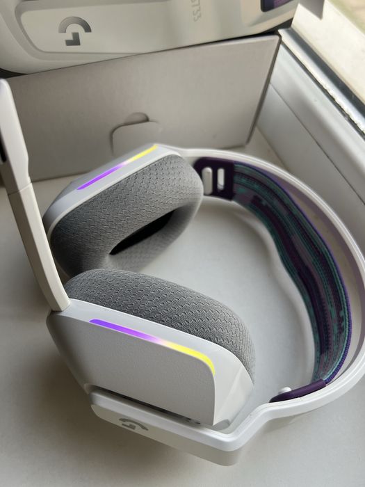 Продам наушники logitech G733