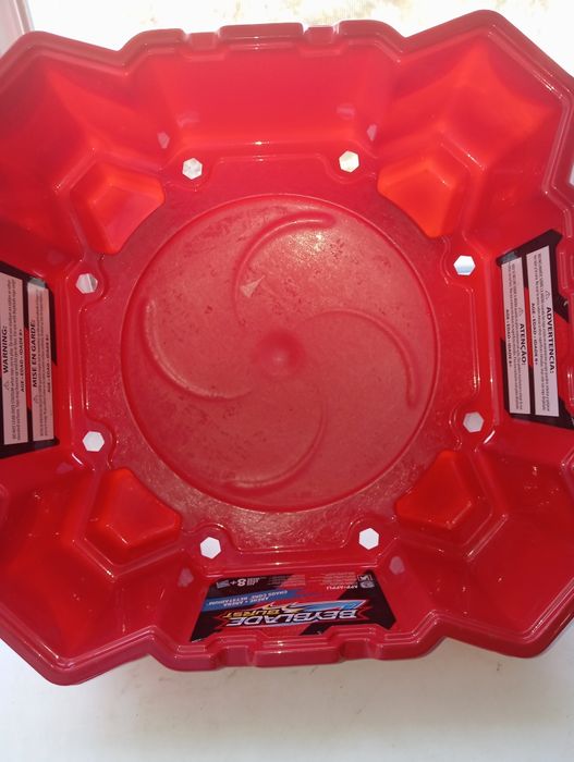 Арена, бейблейды, запускалки beyblade