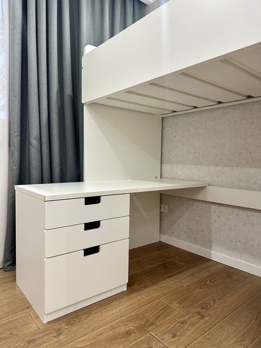 Ліжко-горище і письмовий стіл Ikea Smastad, ліжко на антресолі