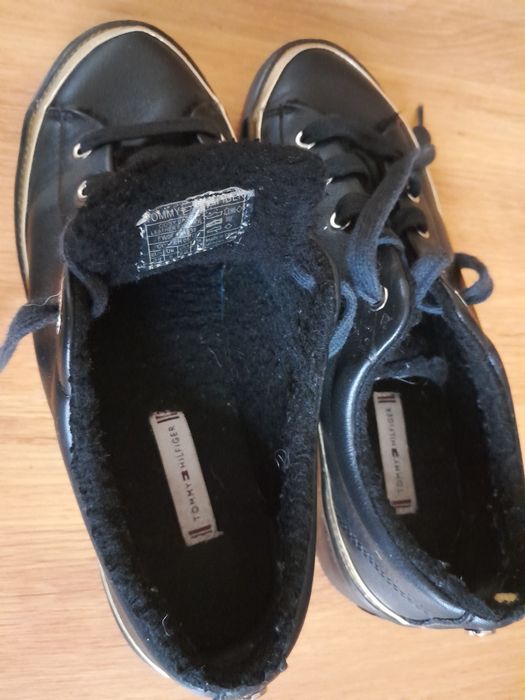 Кросівки Tommy Hilfiger.