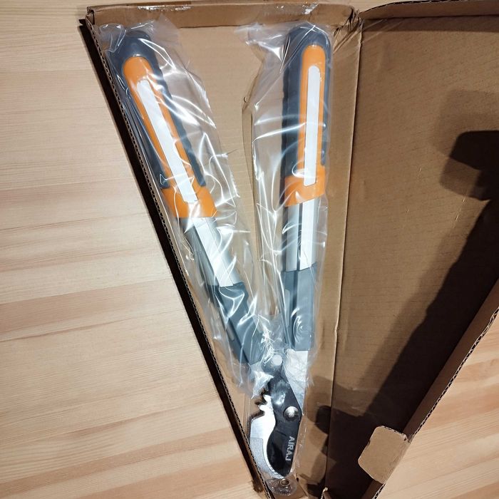 sekator/nożyce ogrodowe firmy AIRAJ, model 204G.