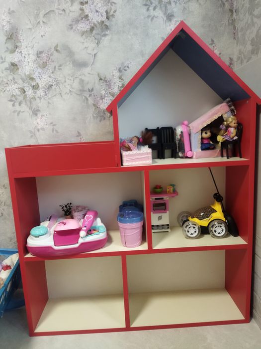 Ляльковий дім великий.