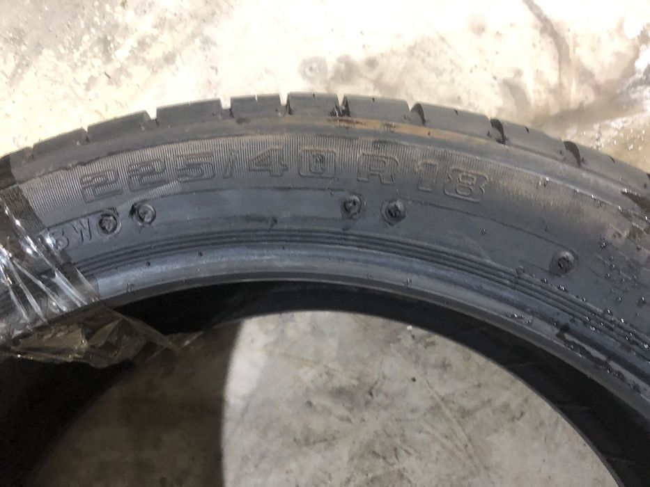 Pneus 225/40/18 profil novos