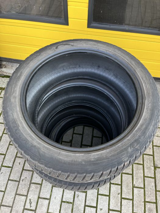 4 Opony zimowe Goodyear UltraGripv104V 255/45/19