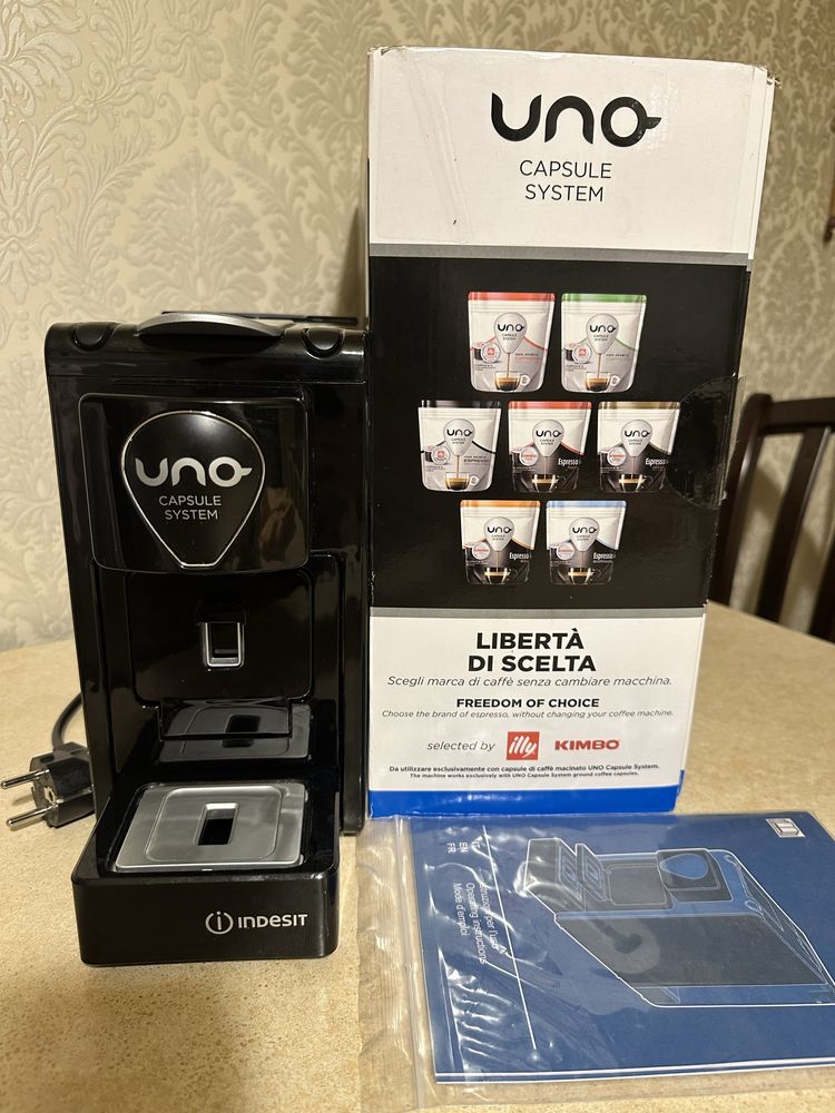Кофеварка , кофемашина, кавоварка , кавомашина Indesit Uno