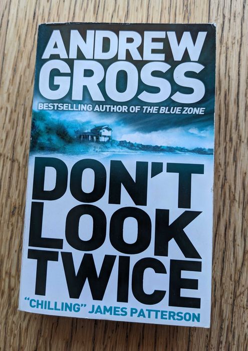 Livro em inglês, best selling author