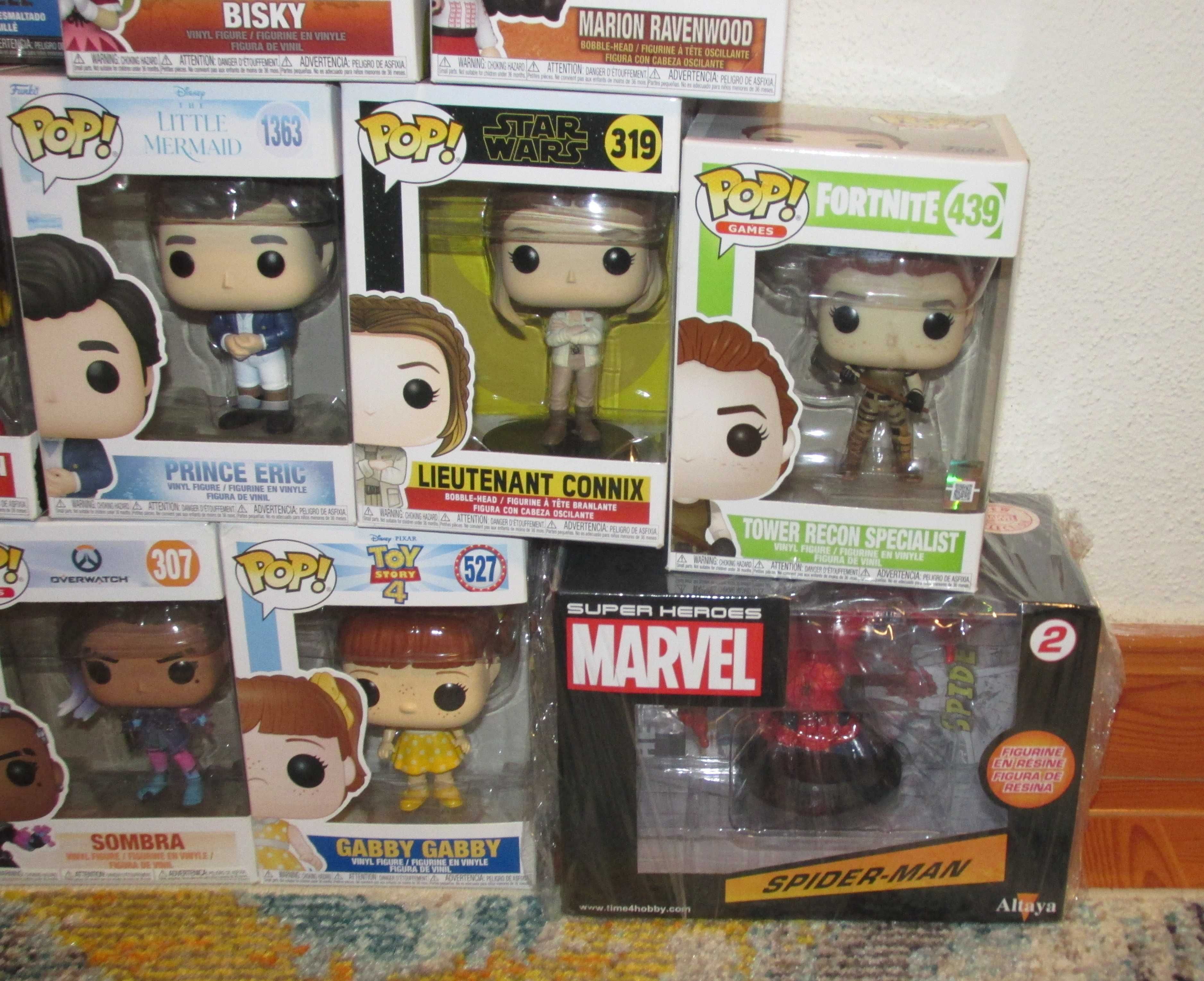 9 Funkos Pop + 1 Pop! Pin + Busto Spider-Man