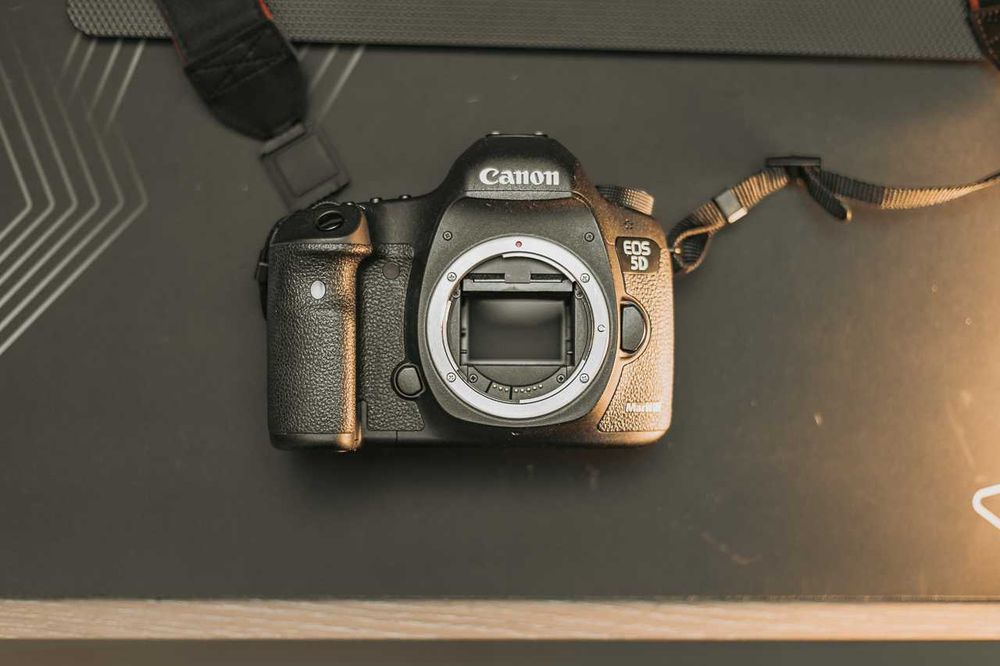 Canon EOS 5D Mark III – Corpo (usada, funcionamento impecável)