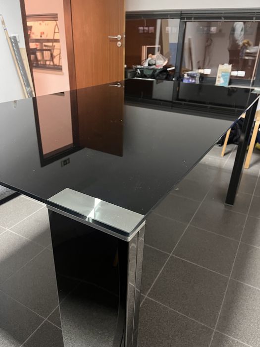 Mesa / secretaria de vidro c/pes metalicos